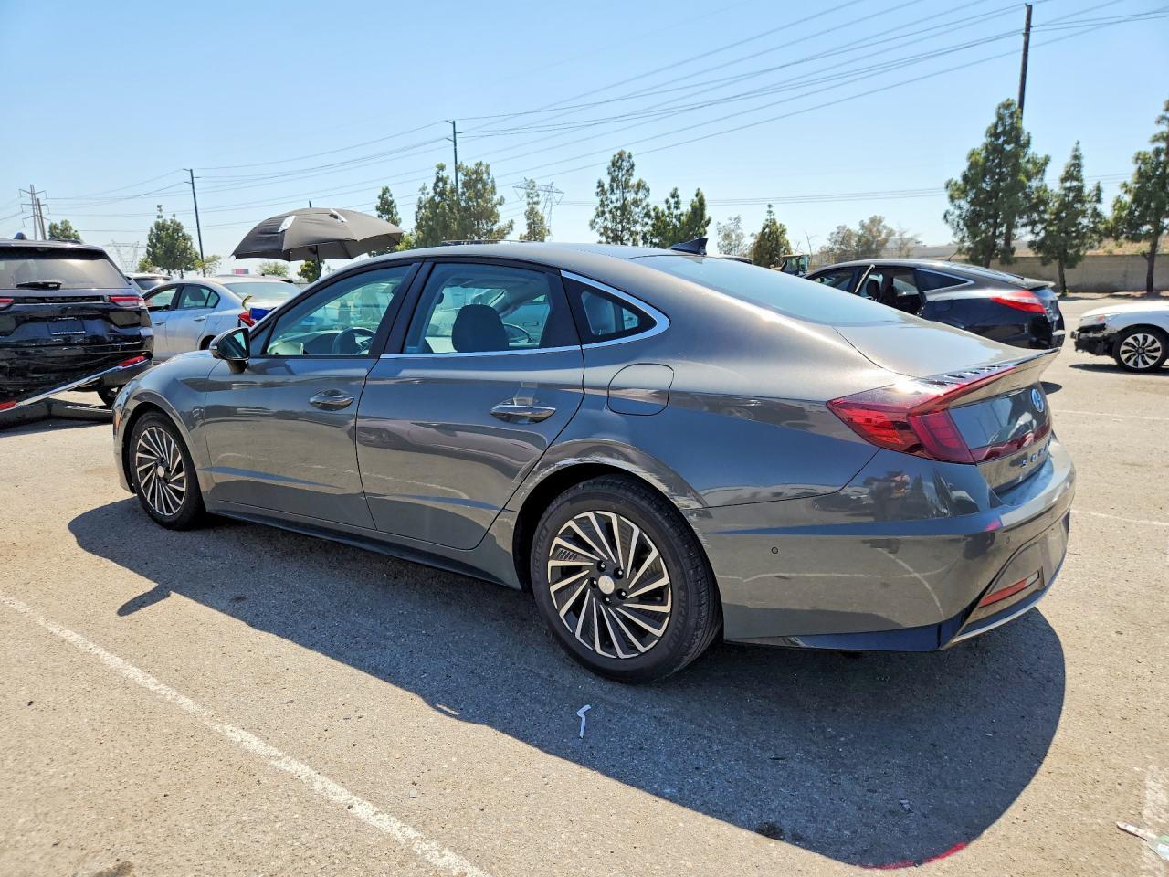 2022 Hyundai Sonata Hybrid Limited - Image 2