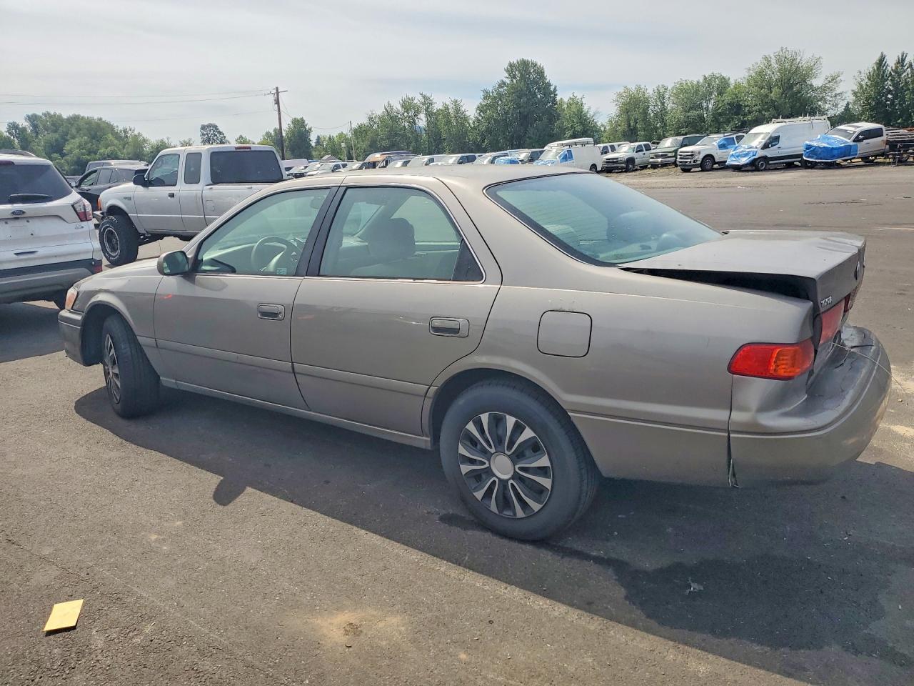 2001 Toyota Camry Le V6 - Фото 2