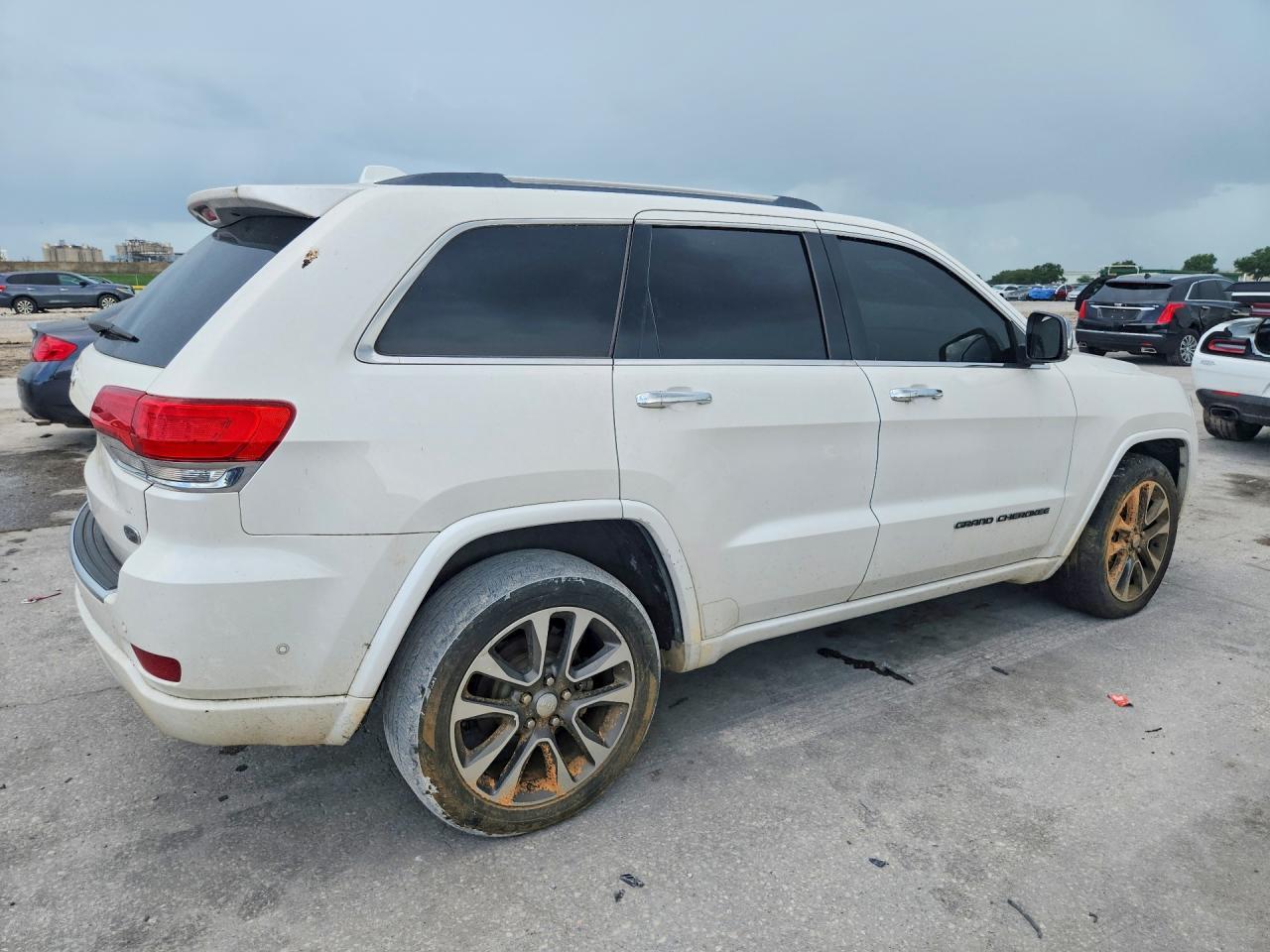 2017 Jeep Grand Cherokee Overland - Image 3