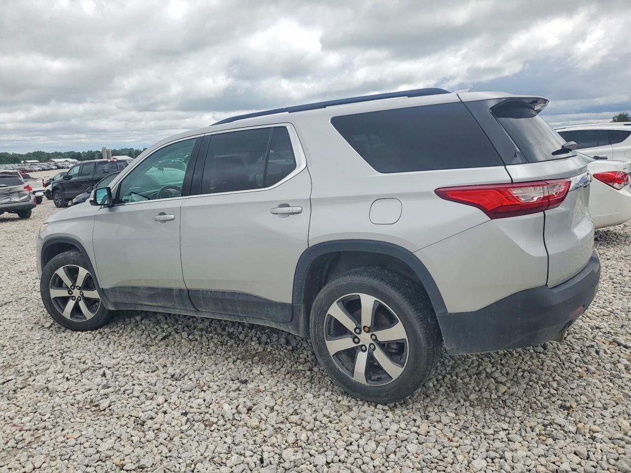 2019 Chevrolet Traverse Lt - Image 2