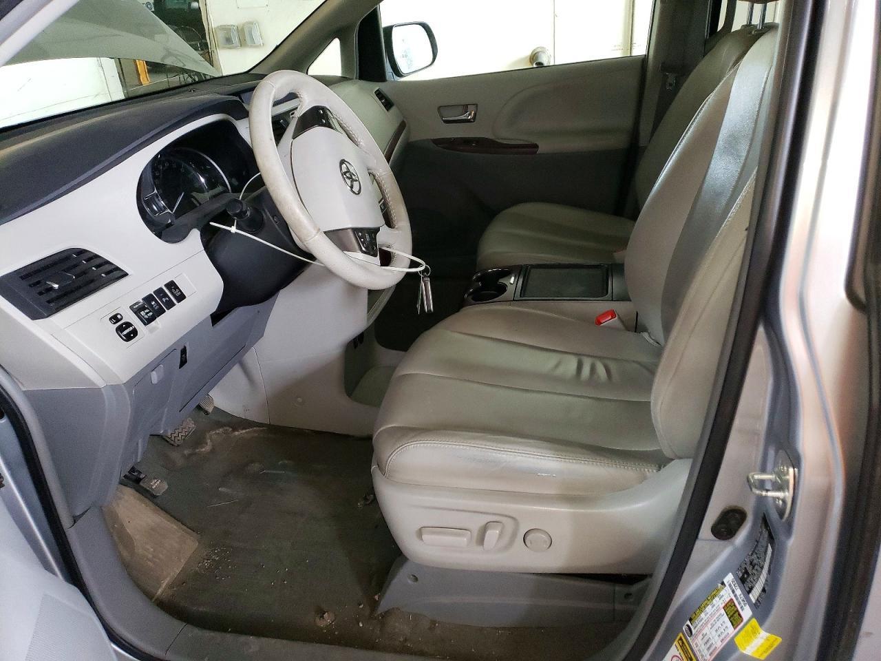 2014 Toyota Sienna Xle 7-Passenger - Фото 7