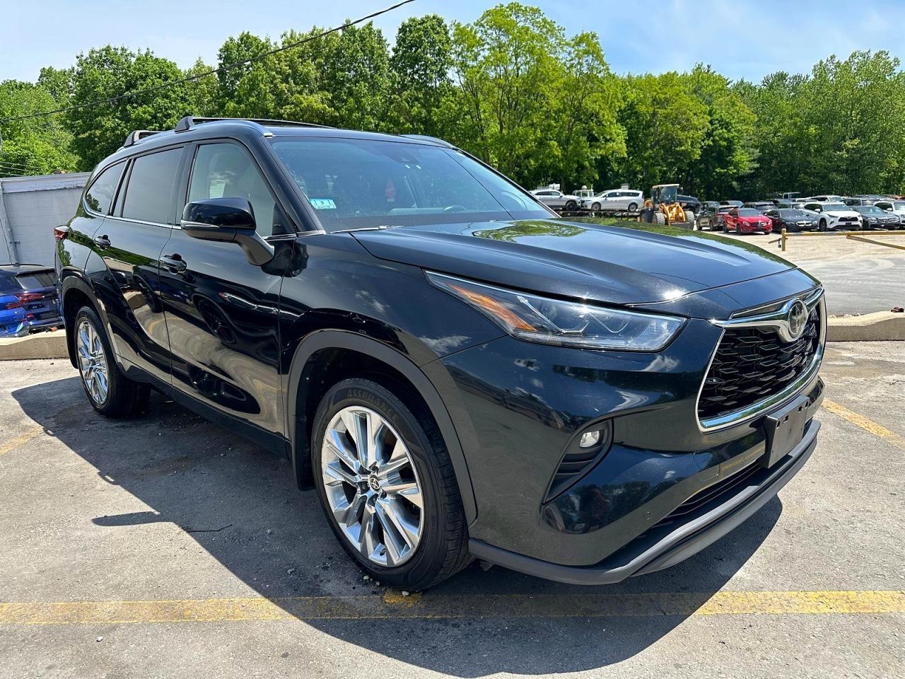2023 Toyota Highlander Limited - Image 4