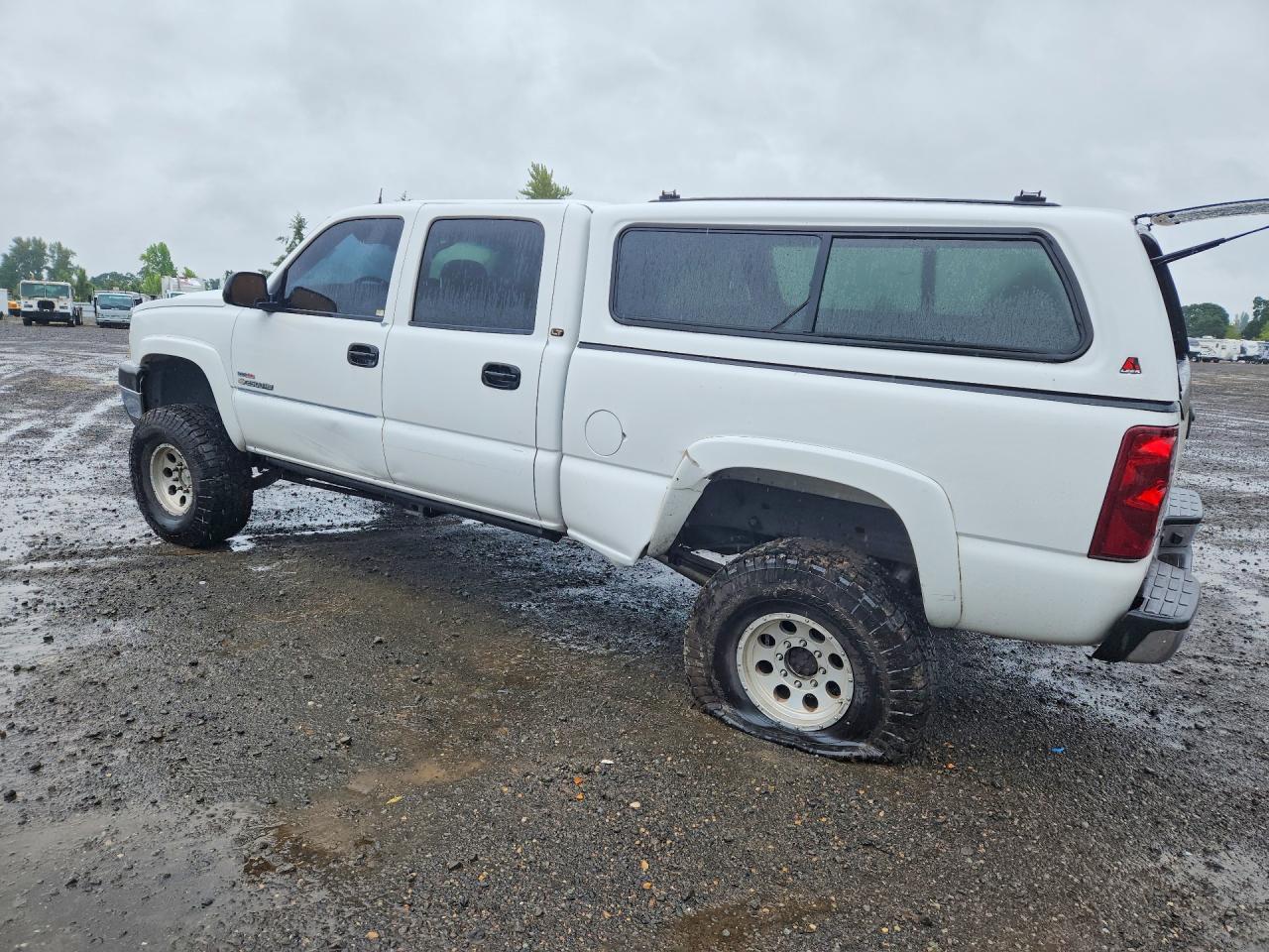 2005 Chevrolet Silverado K2500 Heavy Duty - Image 2