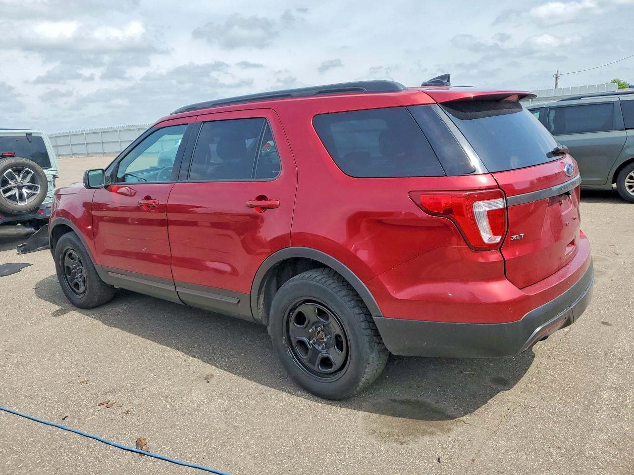 2017 Ford Explorer Xlt - Image 2