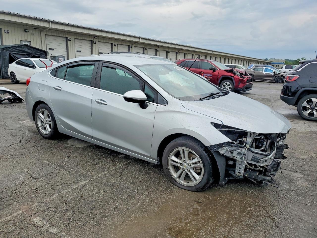 2018 Chevrolet Cruze Lt - Image 4