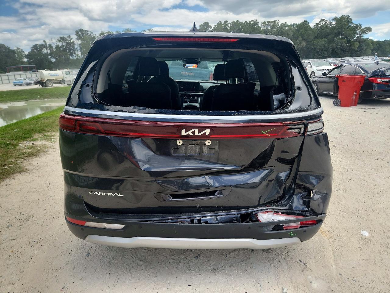 2023 Kia Carnival Lx - Image 6