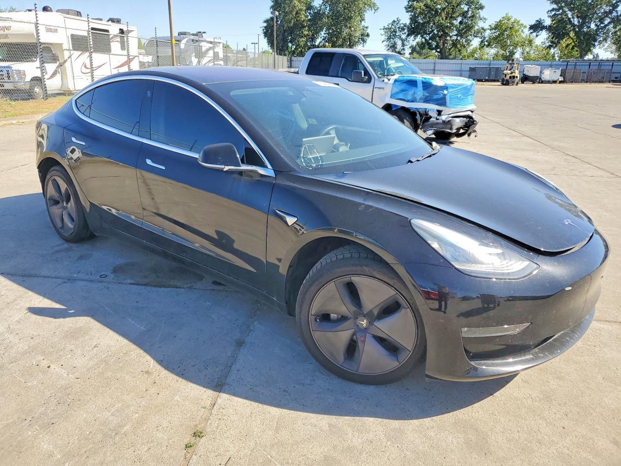 2018 Tesla Model 3 - Фото 4