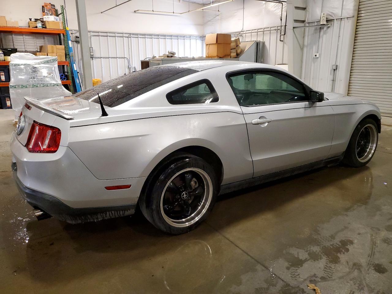 2011 Ford Mustang - Фото 3