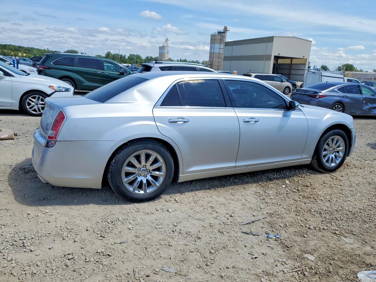 2012 Chrysler 300 Limited - Фото 3