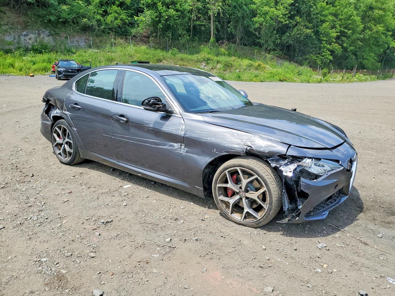 2020 Alfa Romeo Giulia Ti - Фото 4
