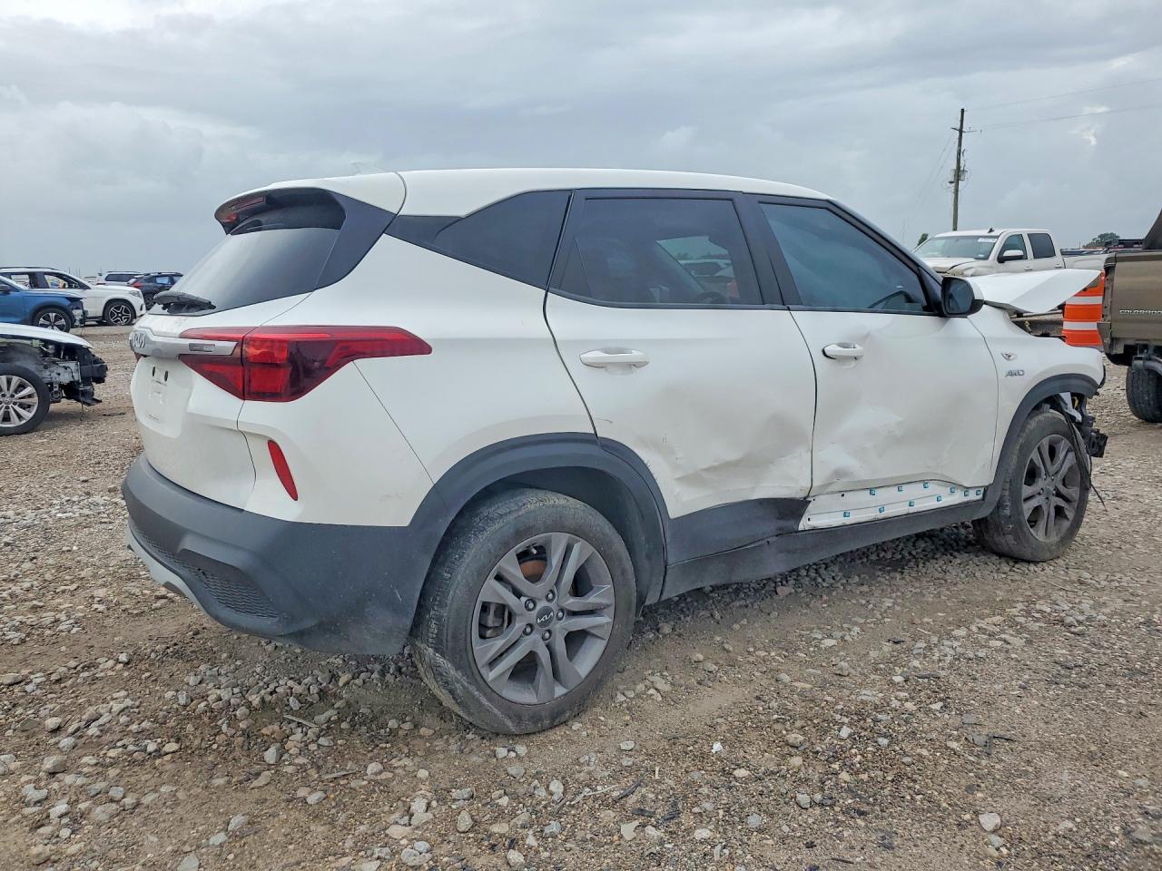 2023 Kia Seltos Lx - Image 3