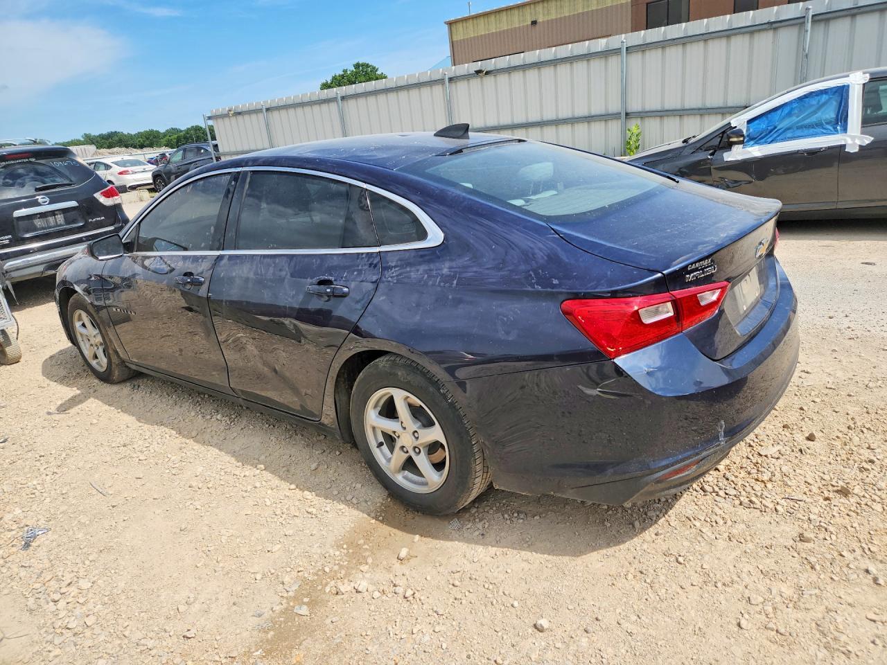 2016 Chevrolet Malibu Ls - Фото 2