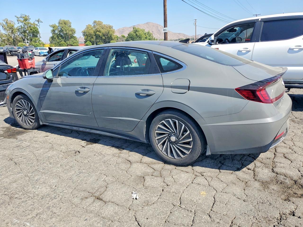 2021 Hyundai Sonata Hybrid - Фото 2