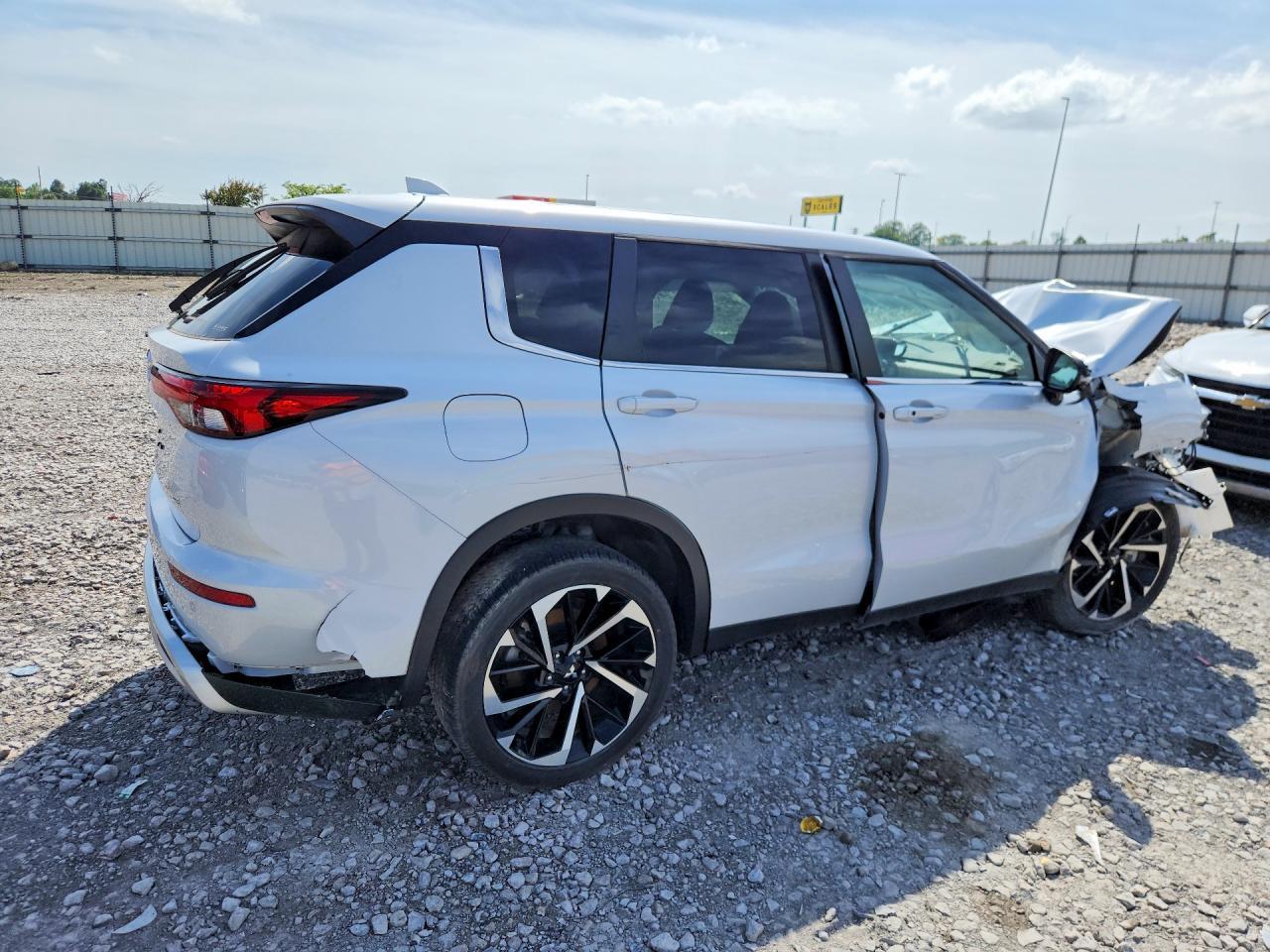 2024 Mitsubishi Outlander Se - Фото 3