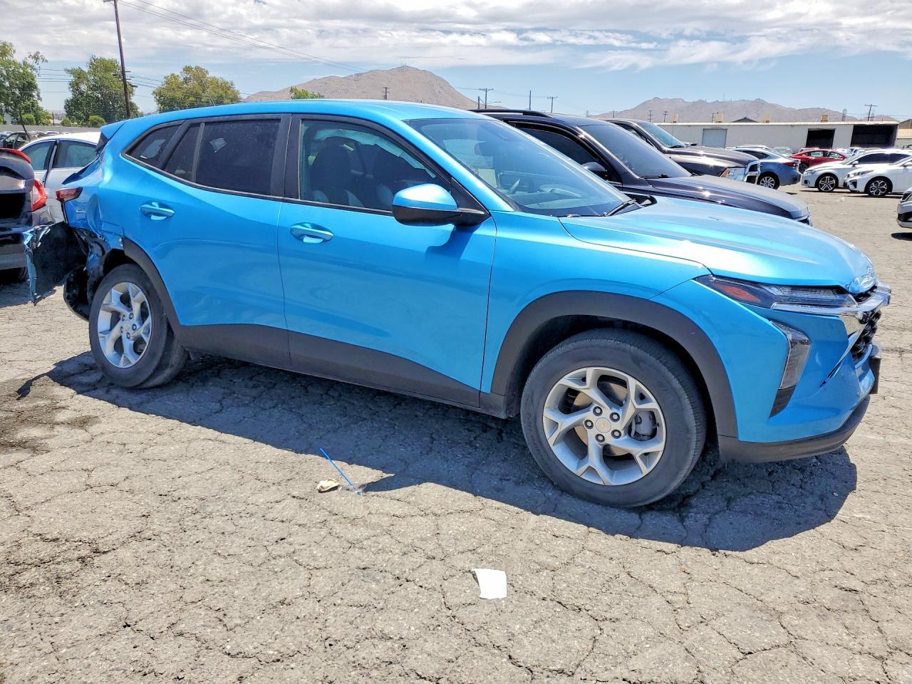 2025 Chevrolet Trax Ls - Фото 4