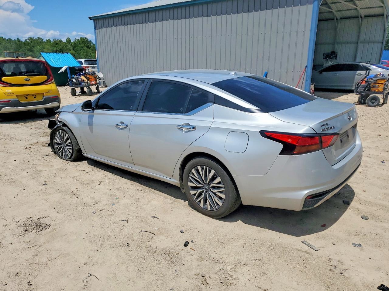 2023 Nissan Altima Sv - Image 2