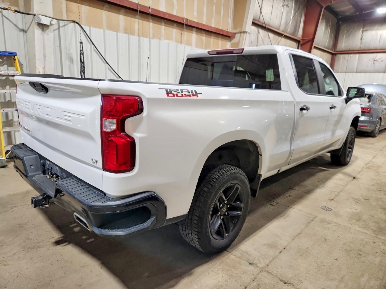 2019 Chevrolet Silverado K1500 Lt Trail Boss - Image 3