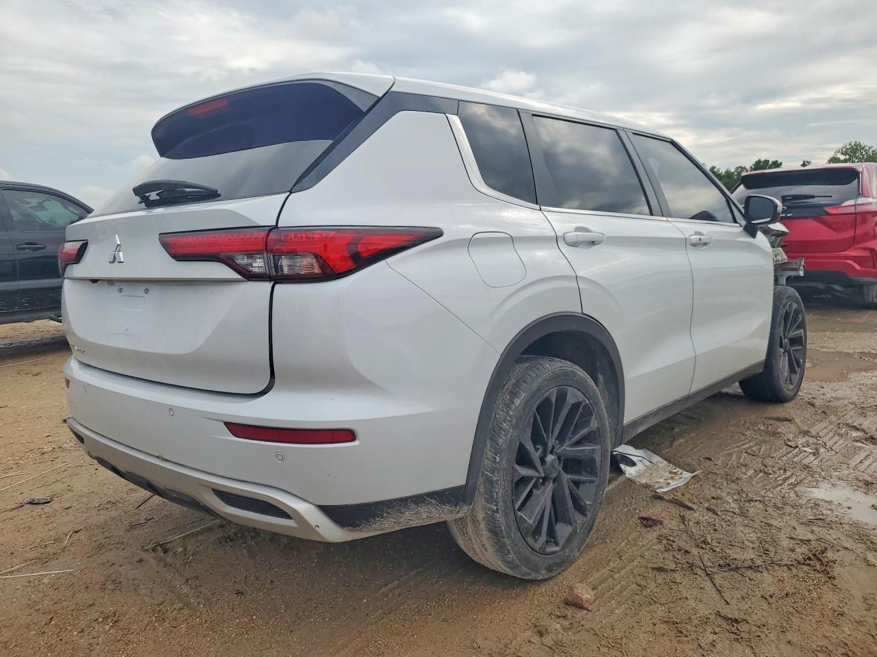 2024 Mitsubishi Outlander Se - Фото 3