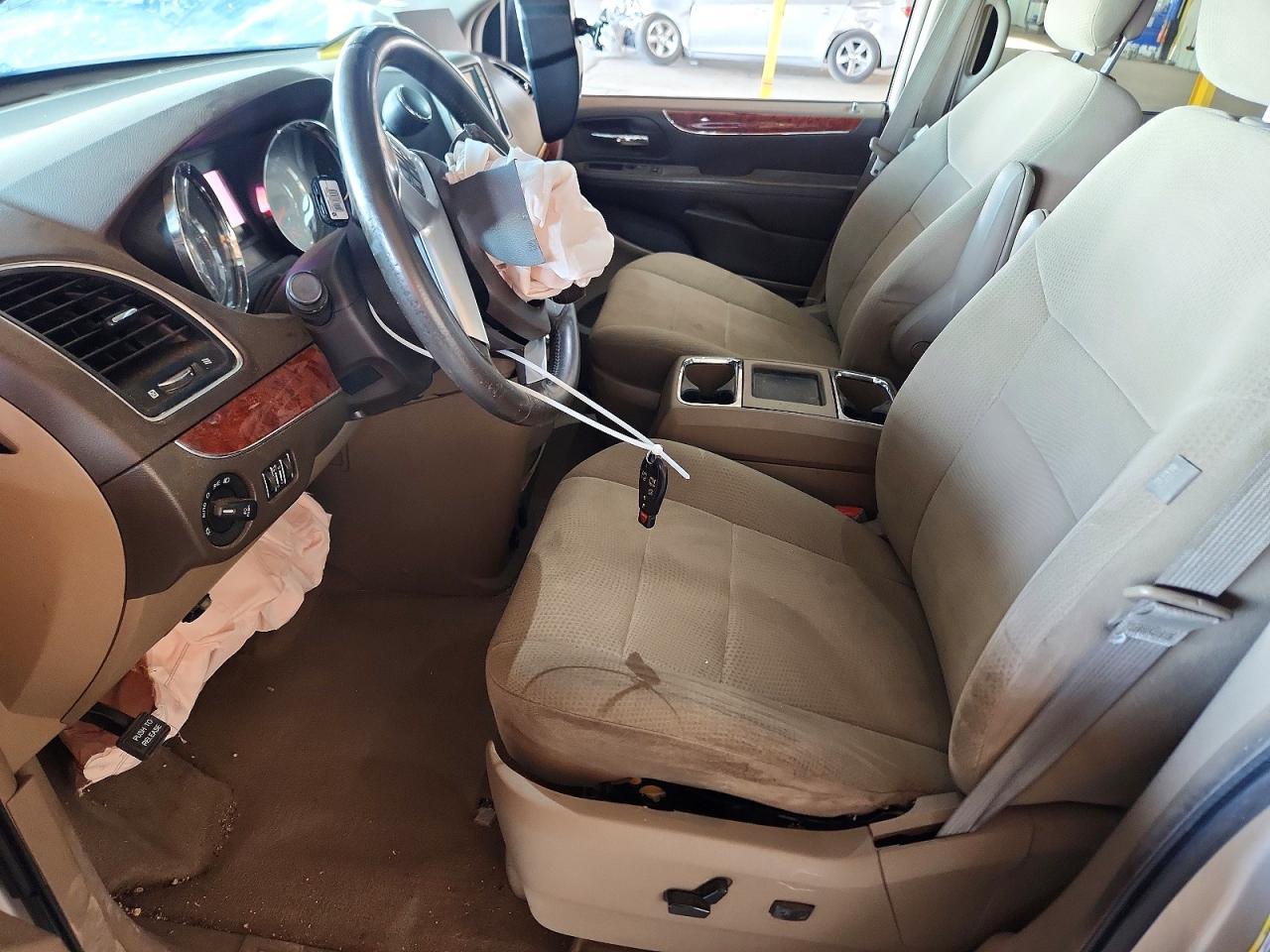2013 Chrysler Town & Country Touring - Фото 7