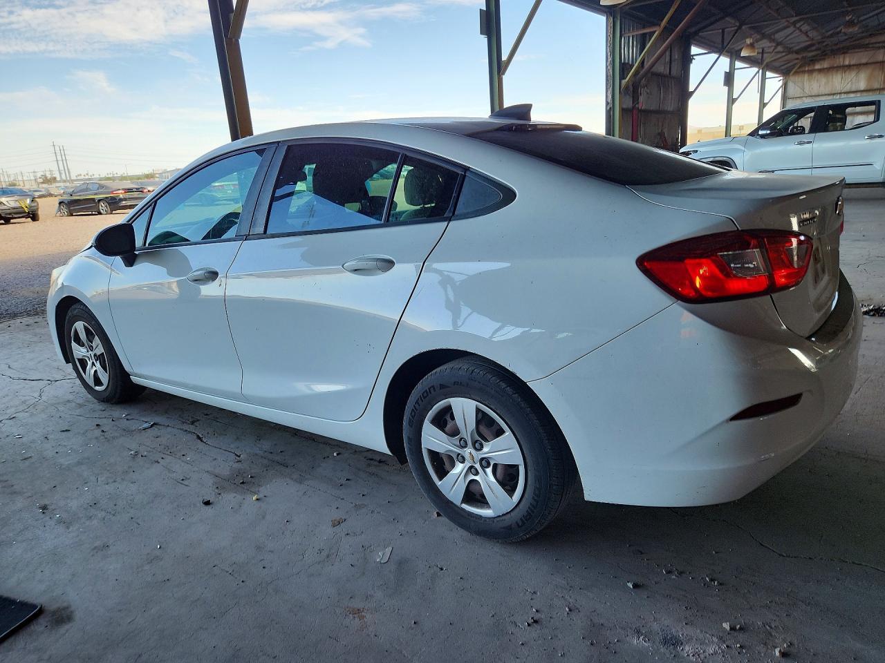 2018 Chevrolet Cruze Ls - Фото 2