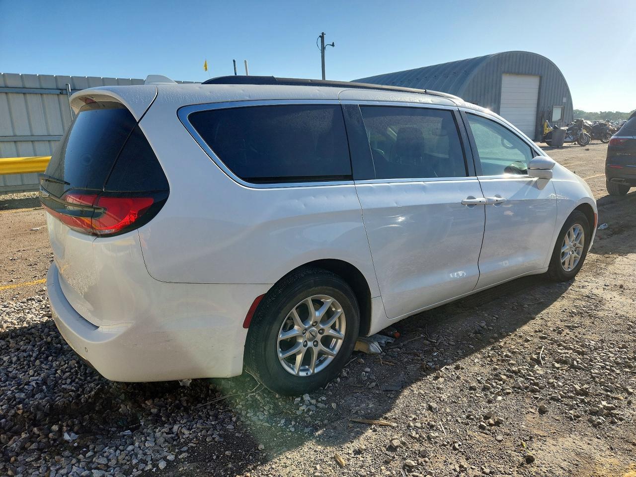 2022 Chrysler Pacifica Touring L - Image 3