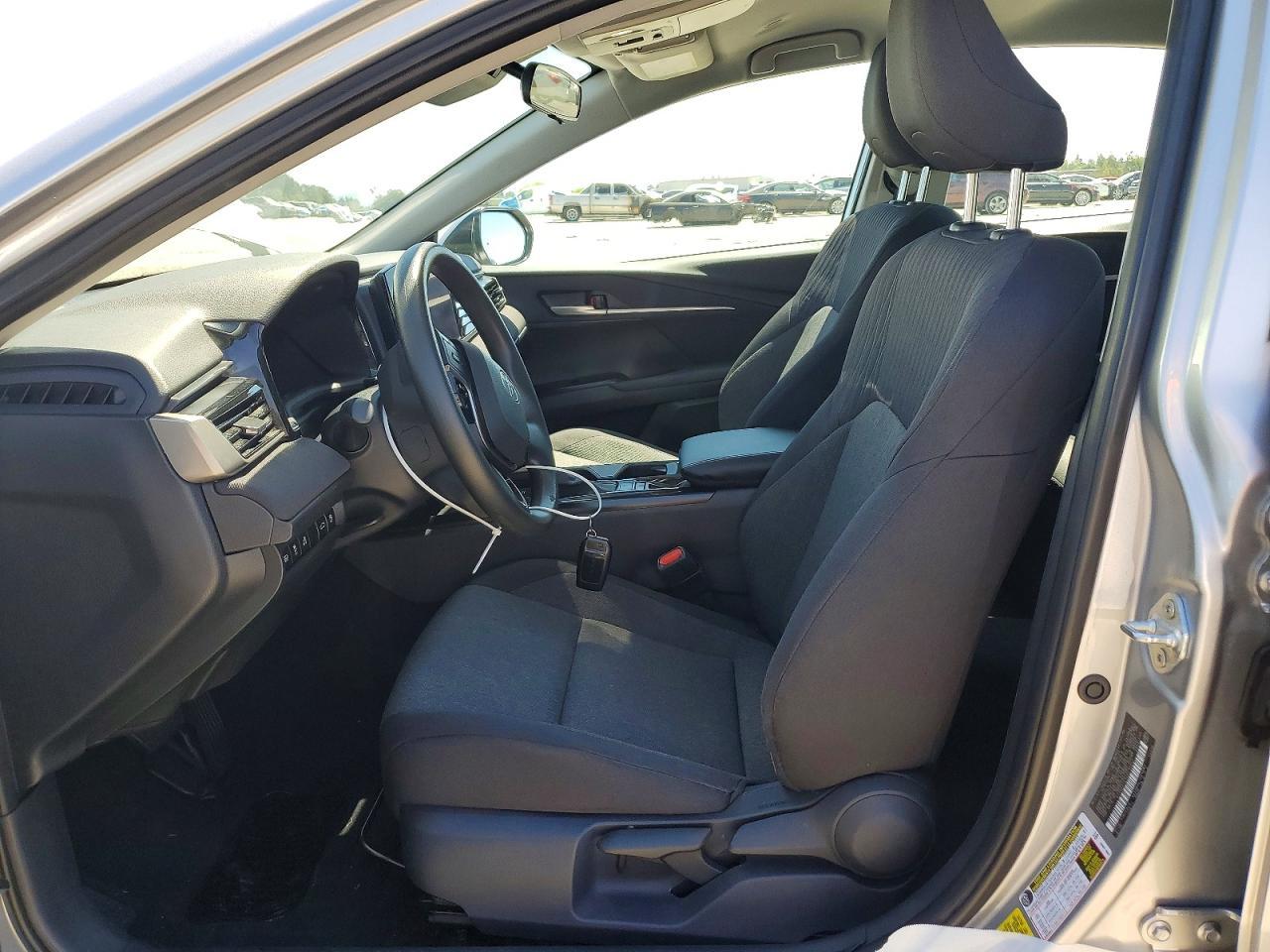 2025 Toyota Camry Le - Фото 7