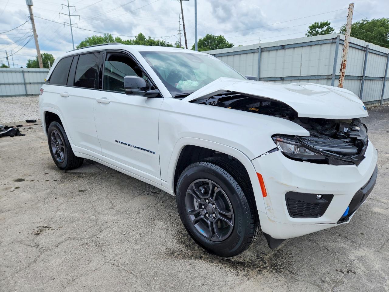 2025 Jeep Grand Cherokee 4Xe - Image 4