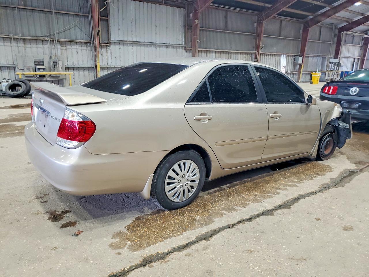 2005 Toyota Camry Le - Фото 3