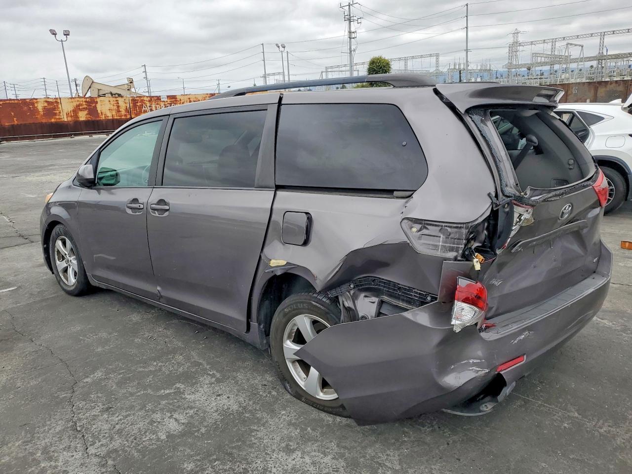 2017 Toyota Sienna Le - Фото 2