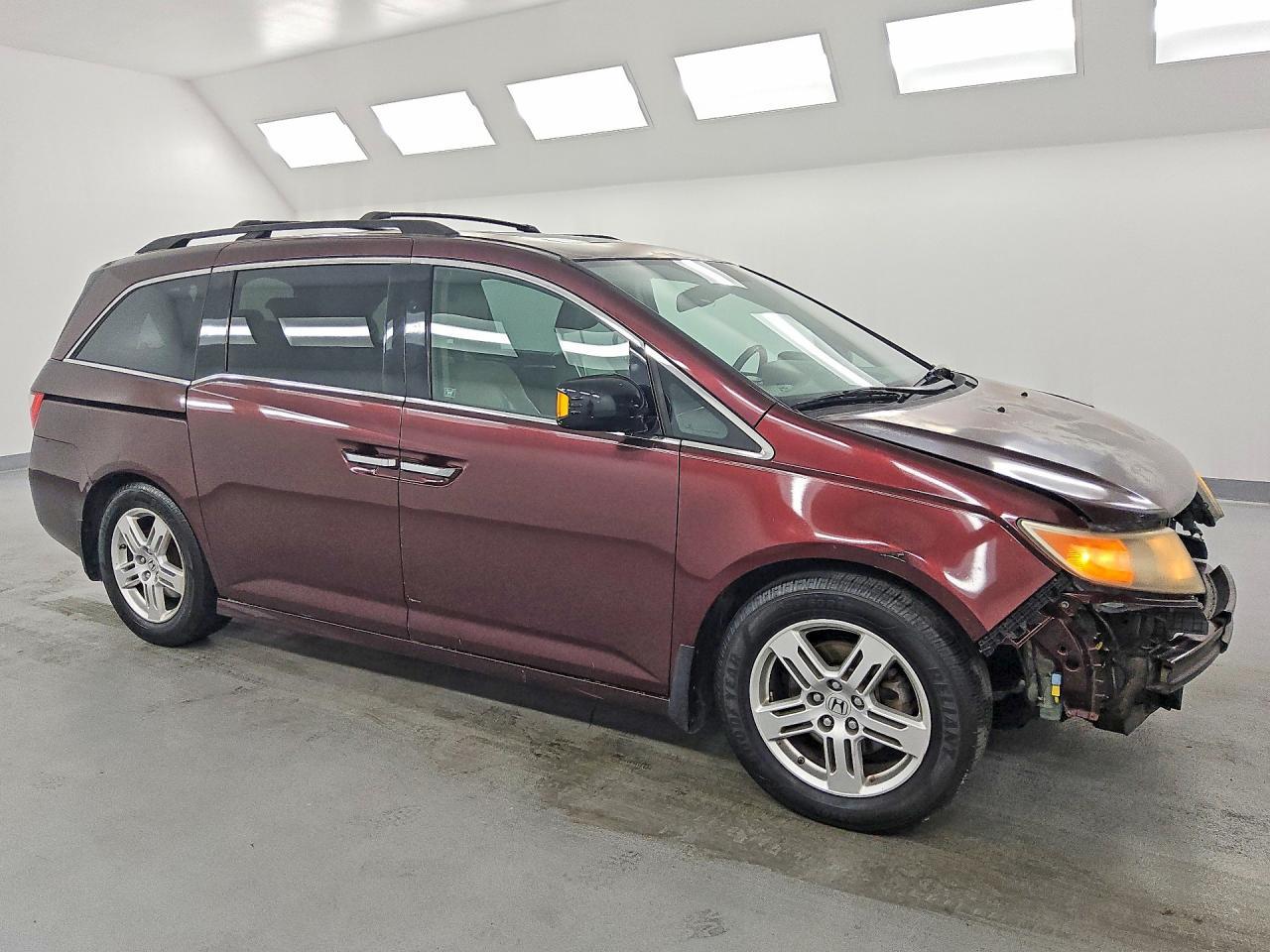 2012 Honda Odyssey Touring - Image 4