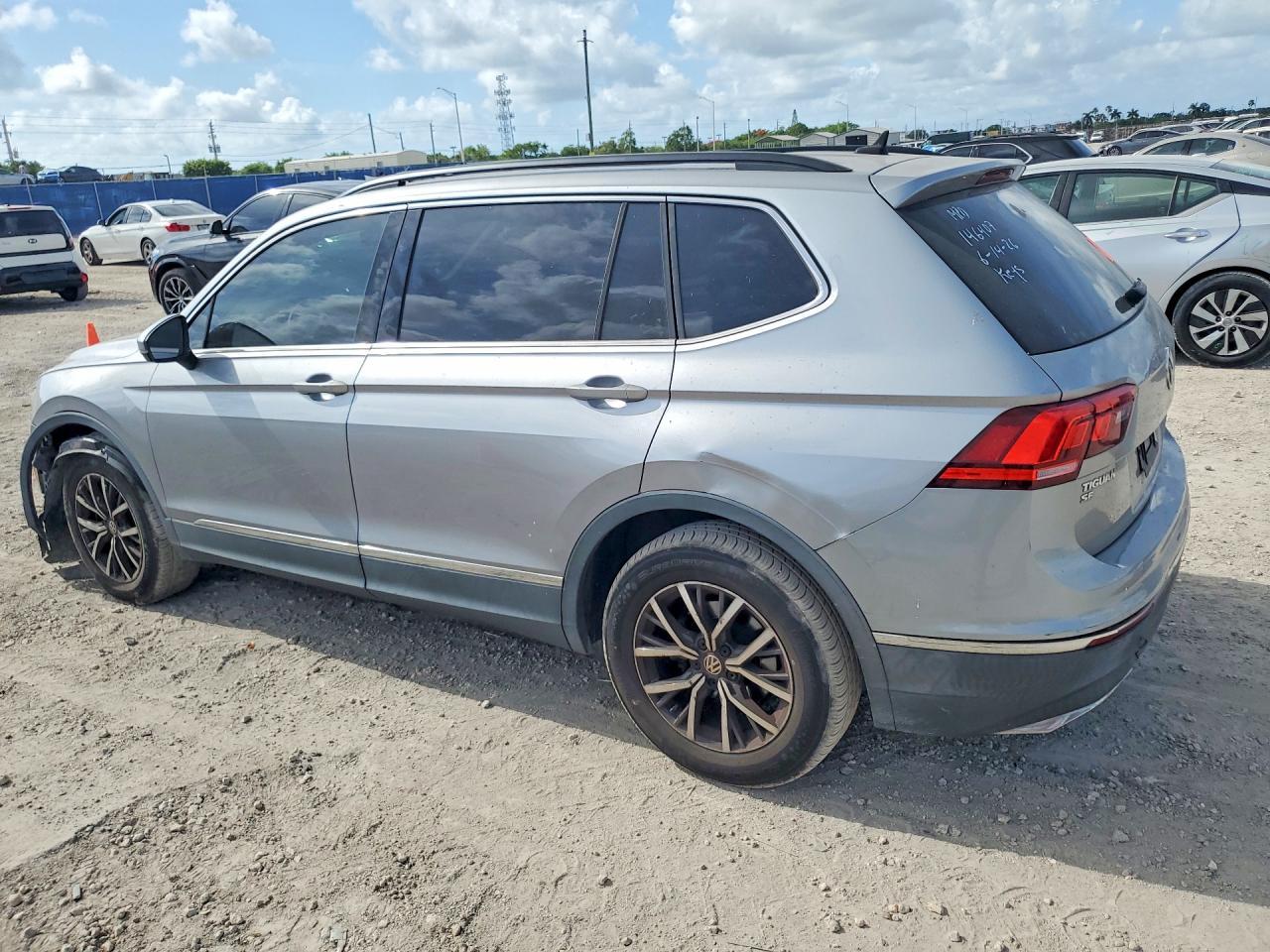 2020 Volkswagen Tiguan Se - Фото 2