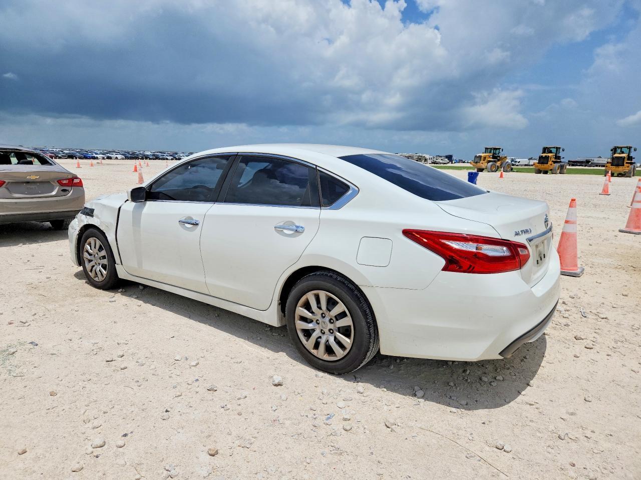 2017 Nissan Altima 2.5 S - Фото 2