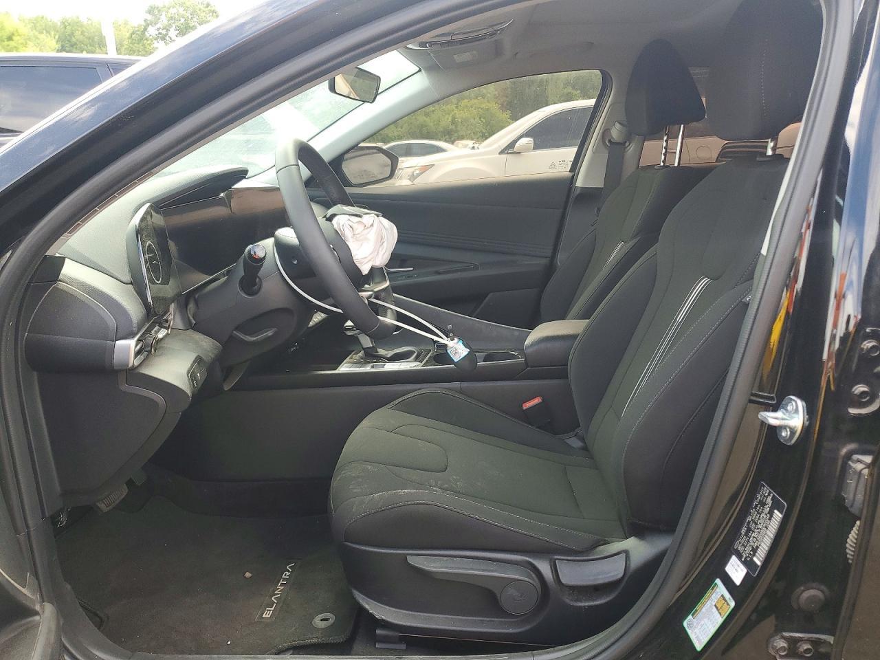 2025 Hyundai Elantra Sel Convenience - Image 7