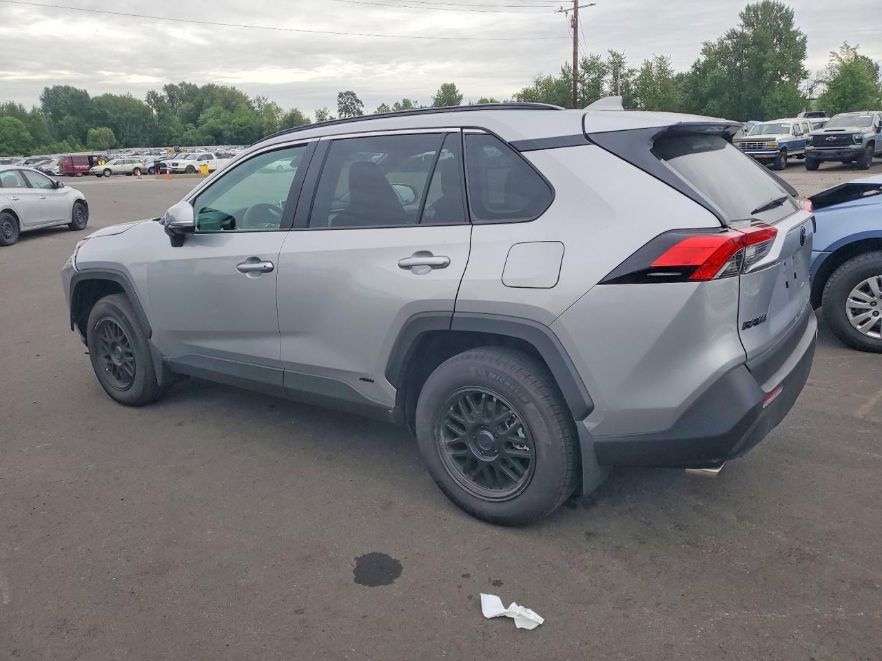 2024 Toyota Rav4 Hybrid Xle - Image 2