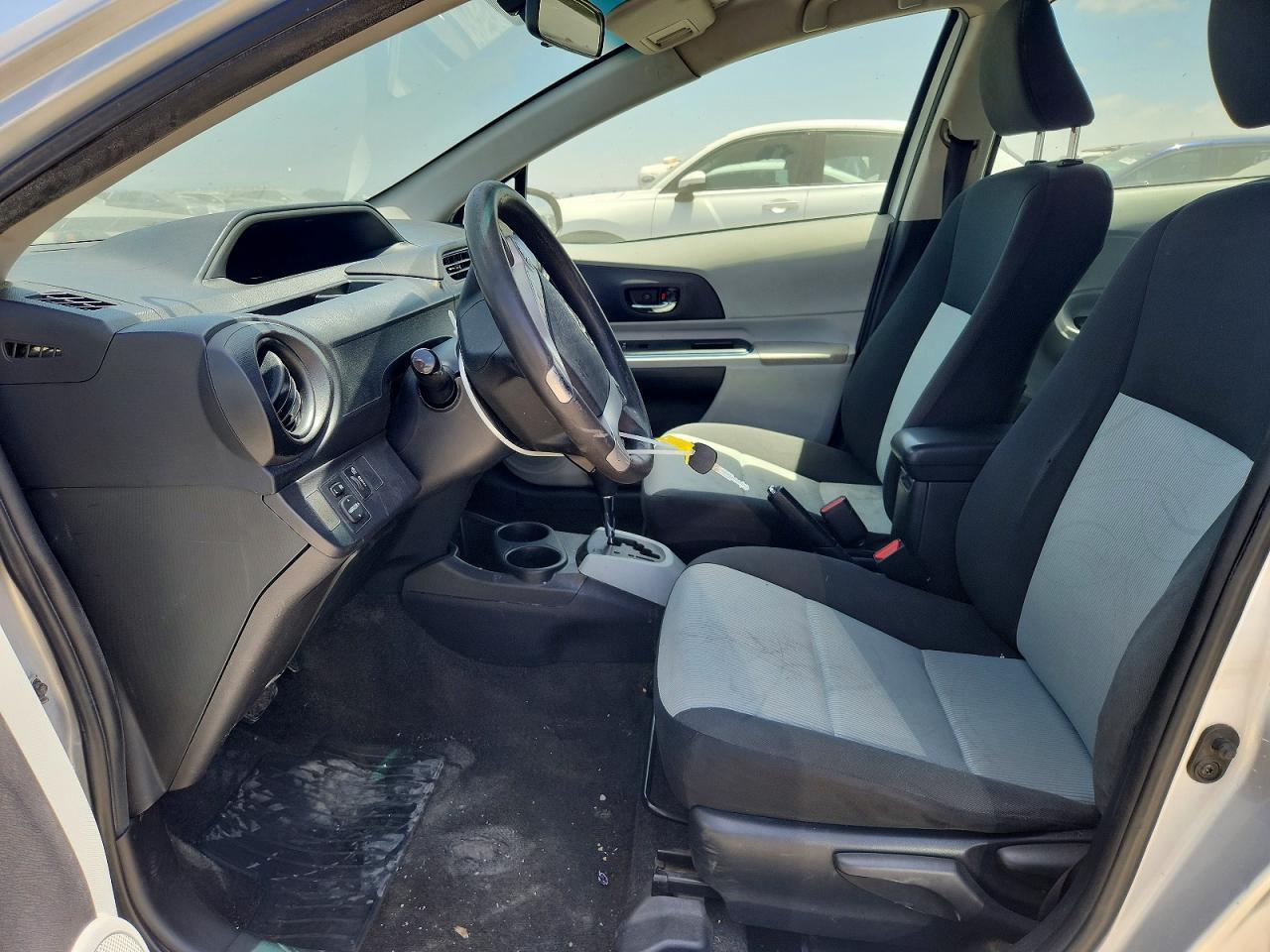 2013 Toyota Prius C - Фото 7