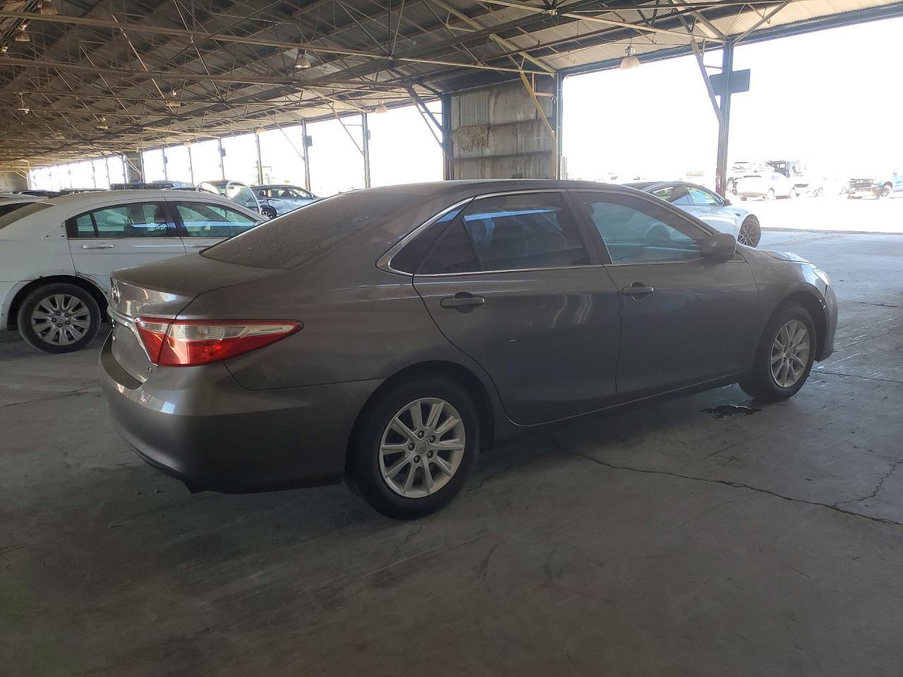 2015 Toyota Camry Le - Фото 3