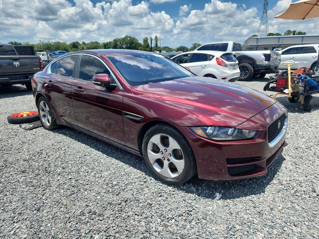 2017 Jaguar Xe - Фото 4