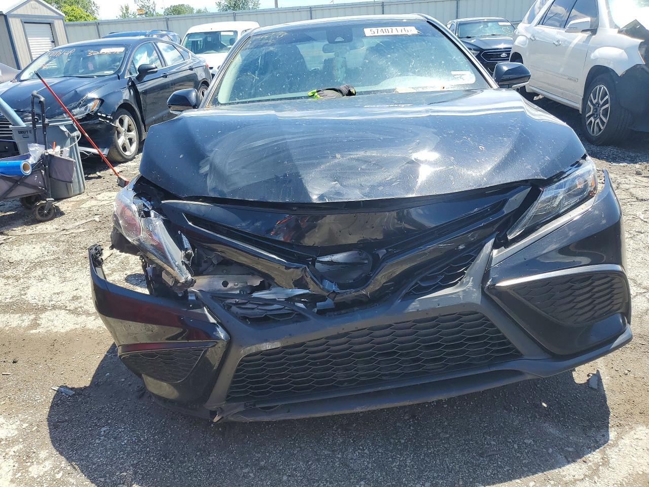 2022 Toyota Camry Se - Фото 5