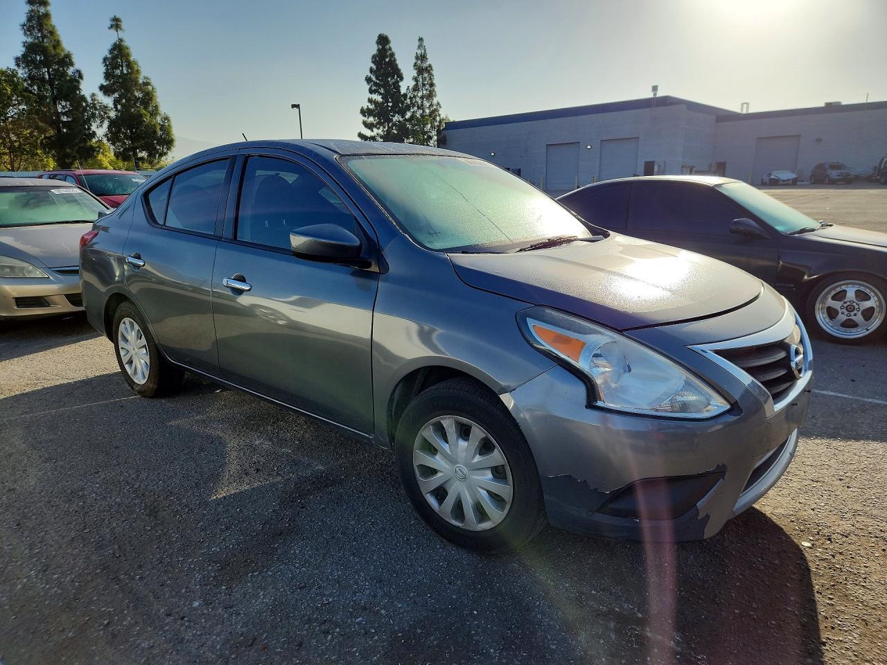 2018 Nissan Versa Sv - Фото 4