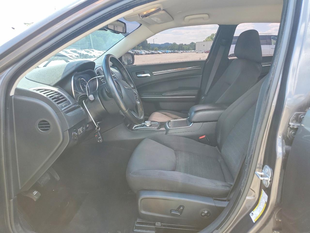 2019 Chrysler 300 Touring - Фото 7