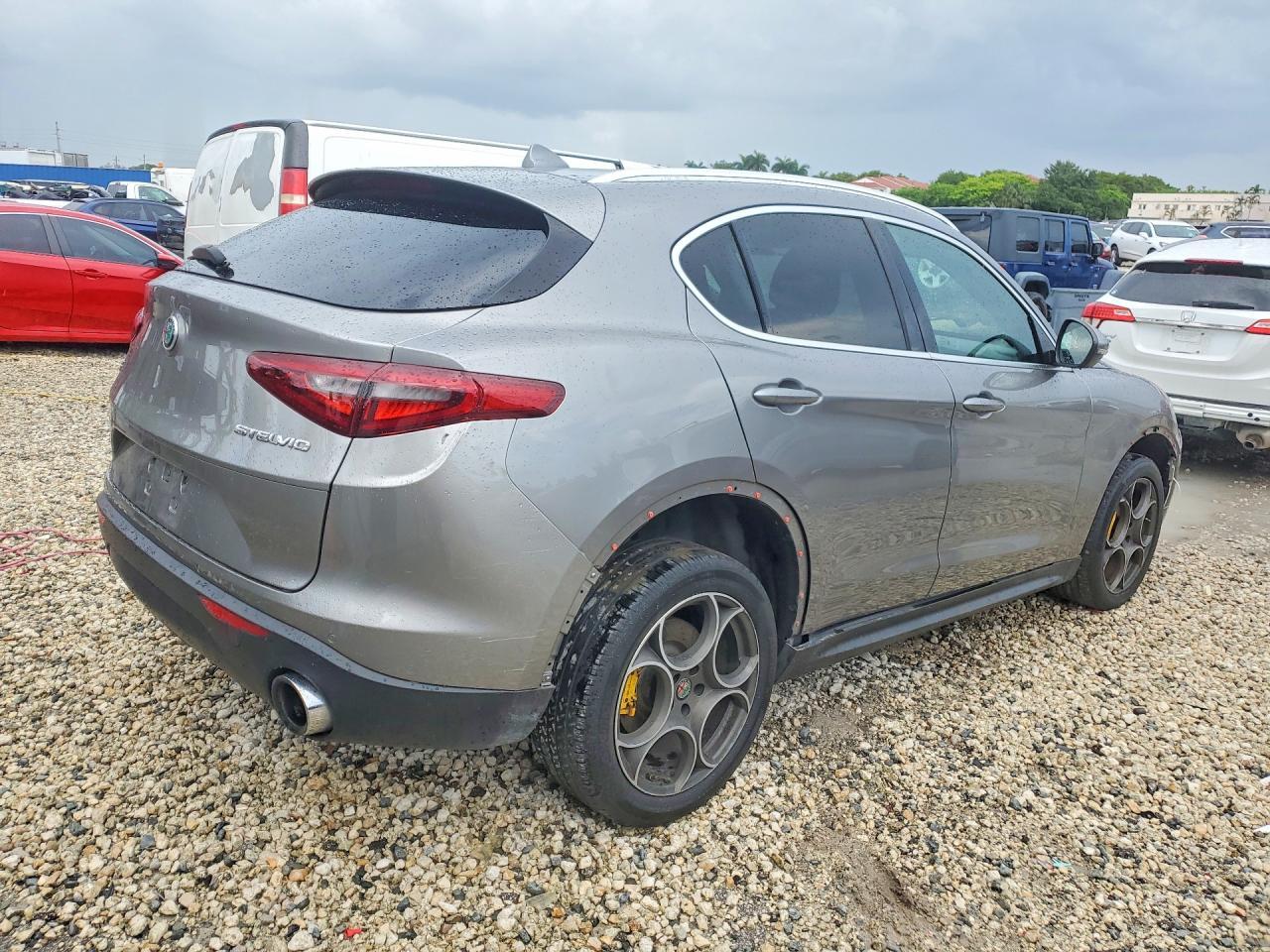 2018 Alfa Romeo Stelvio - Image 3