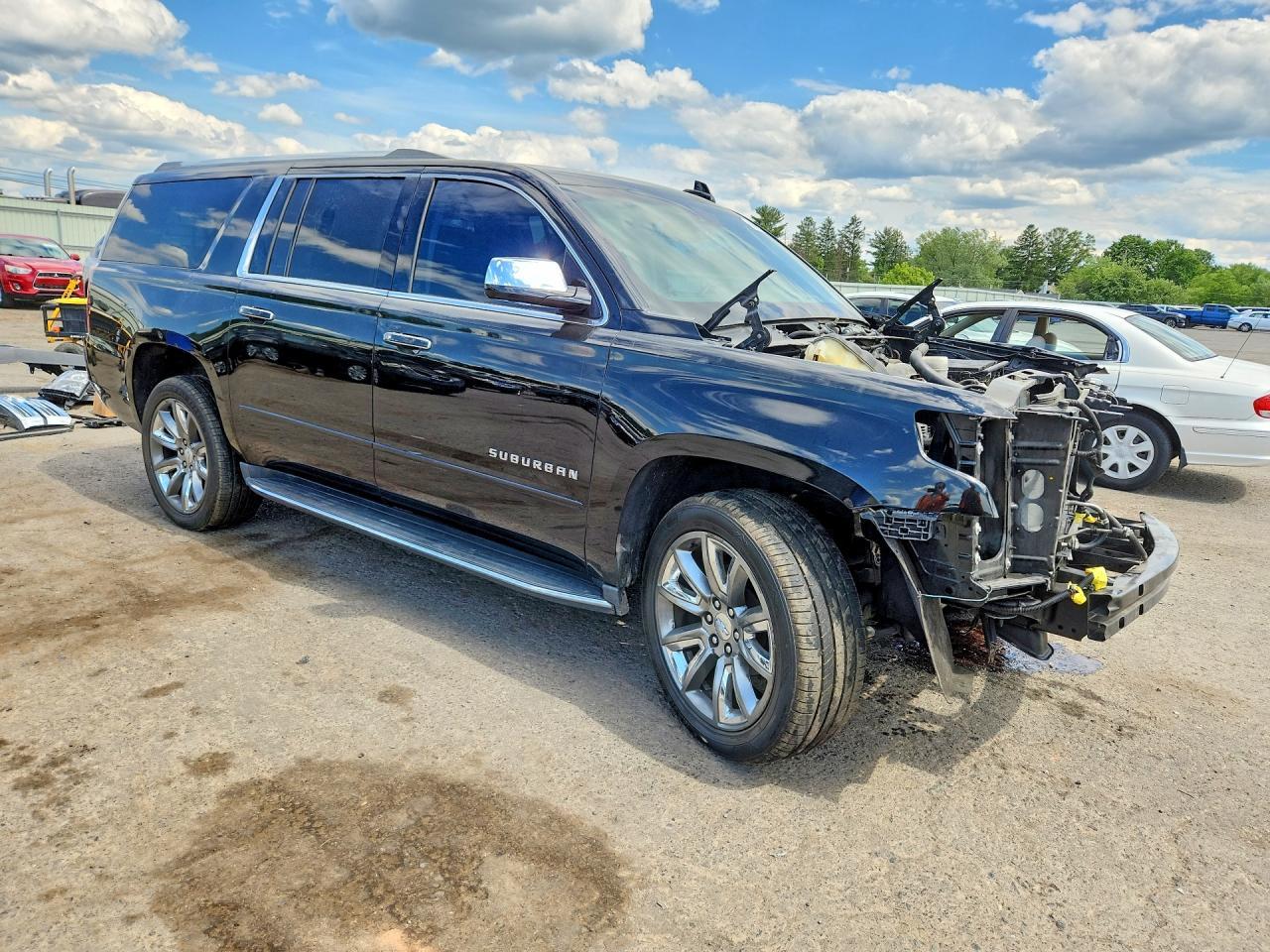 2017 Chevrolet Suburban K1500 Premier - Image 4