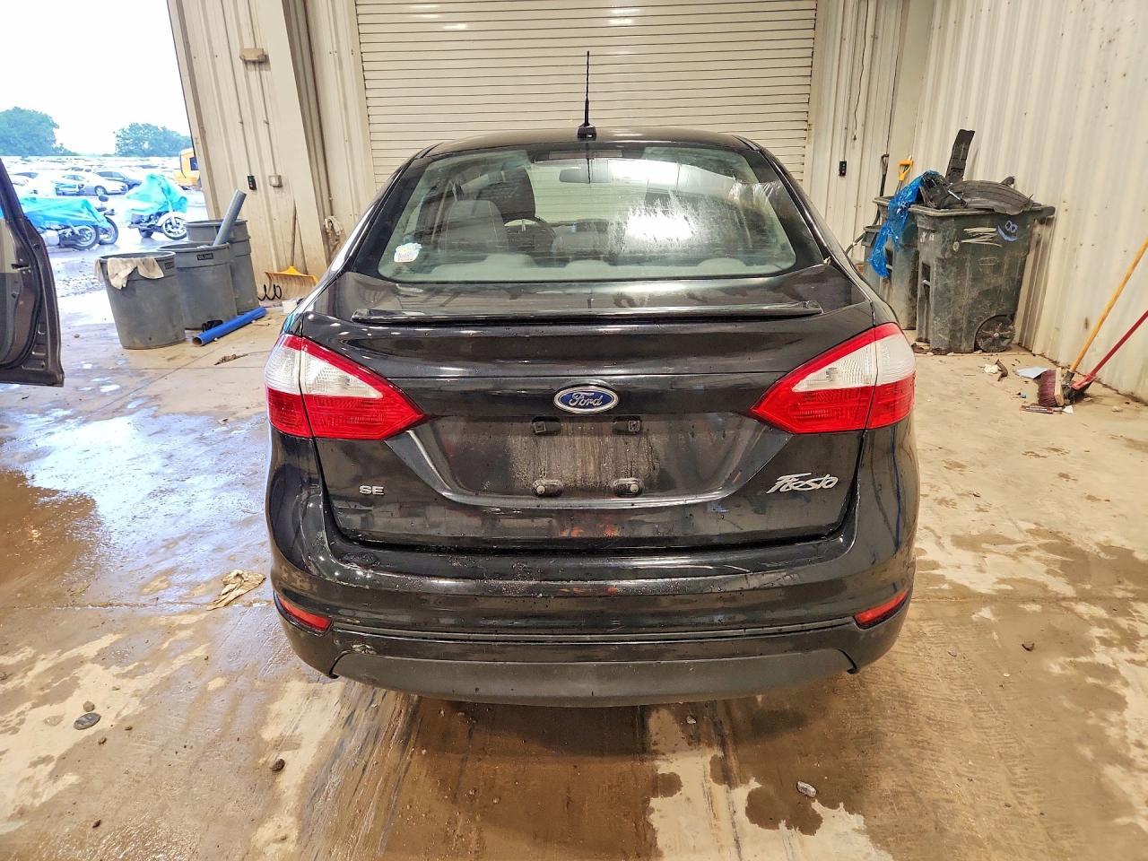2015 Ford Fiesta Se - Image 6
