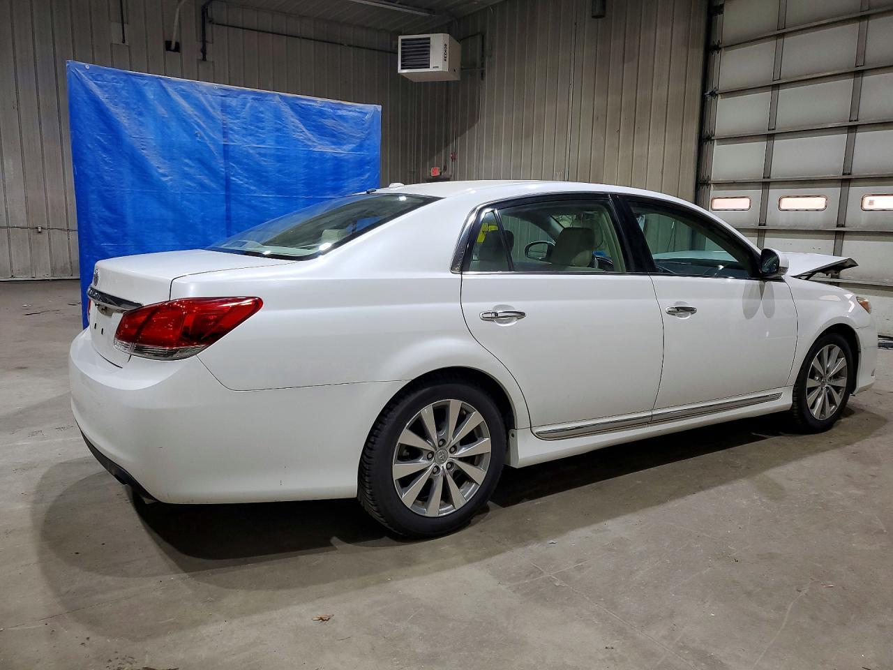 2011 Toyota Avalon Limited - Фото 3