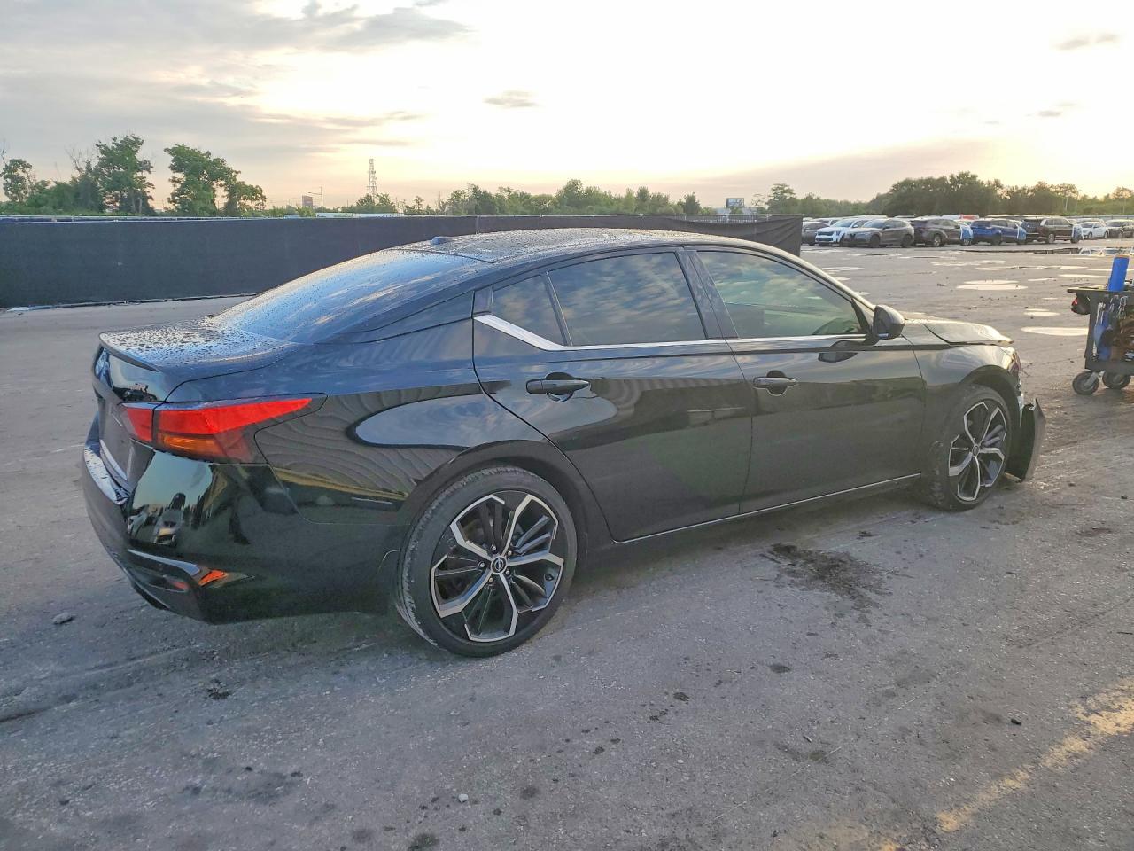 2025 Nissan Altima Sr - Фото 3