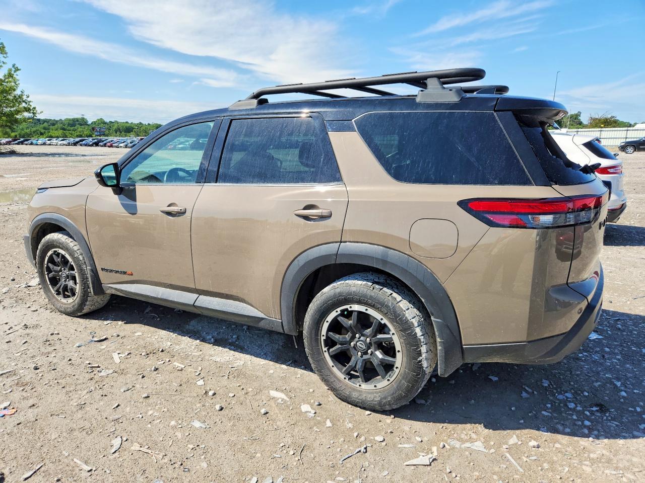 2023 Nissan Pathfinder Sv - Image 2
