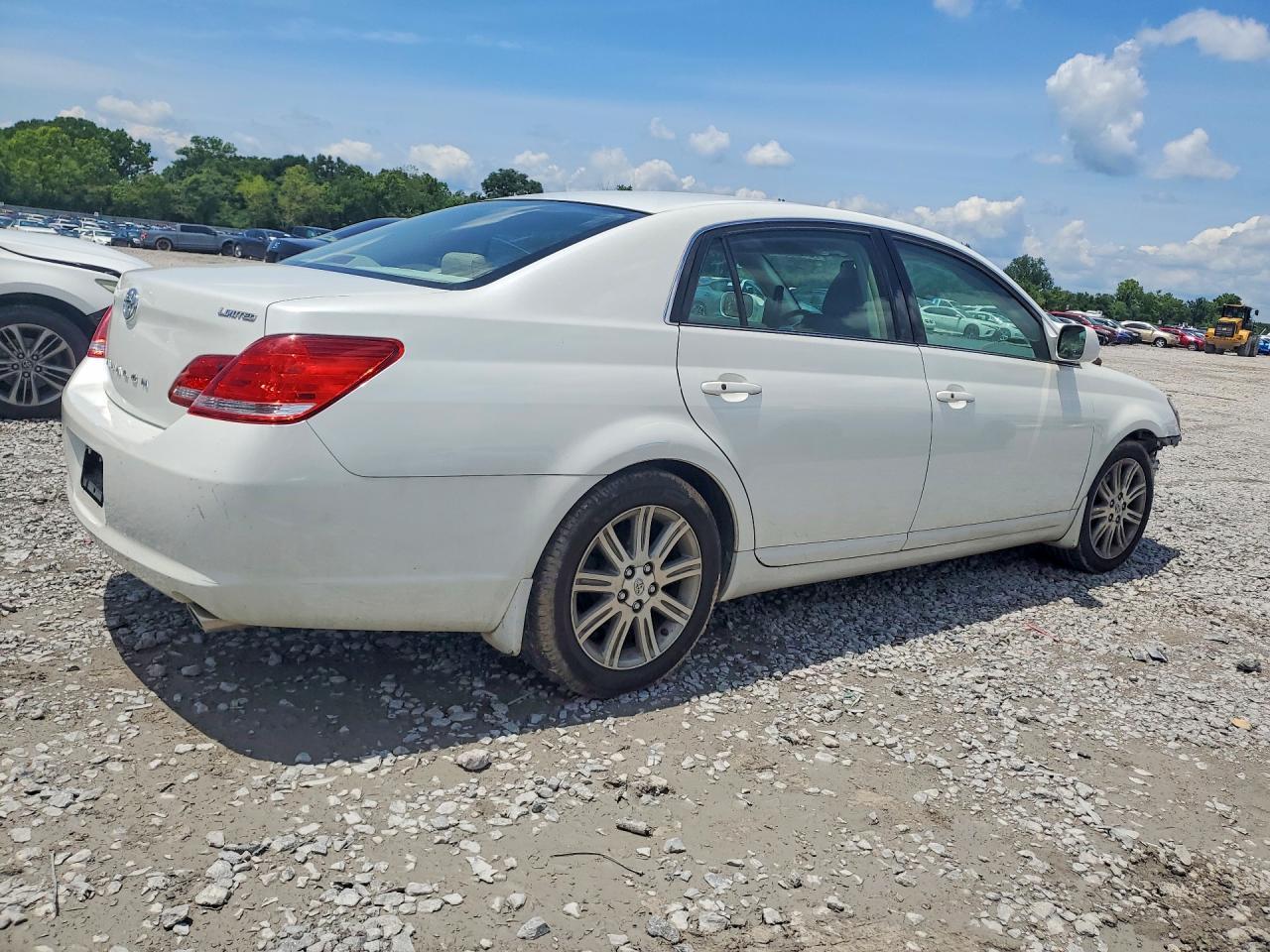 2006 Toyota Avalon Limited - Image 3