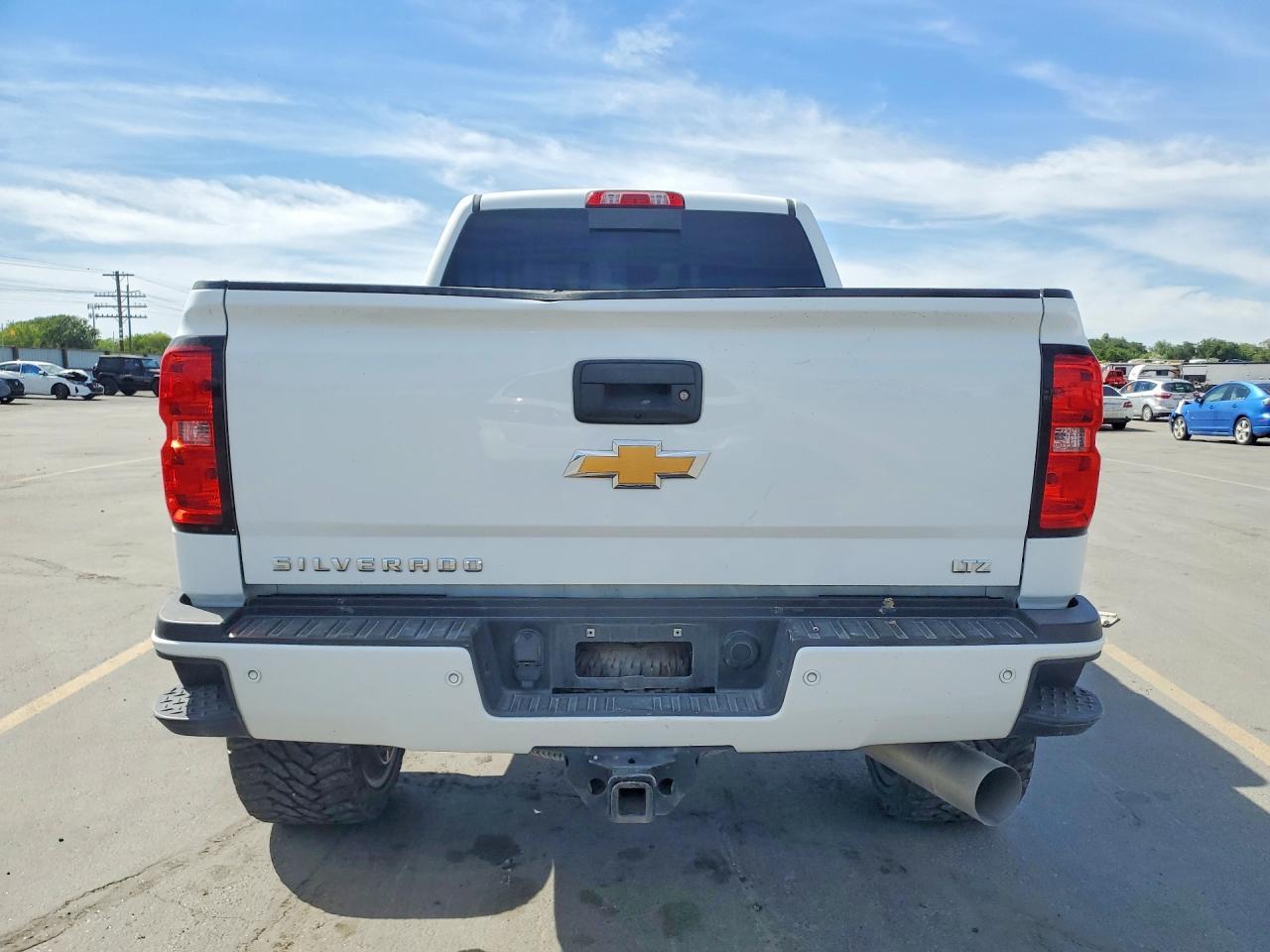 2017 Chevrolet Silverado K3500 Ltz - Image 6