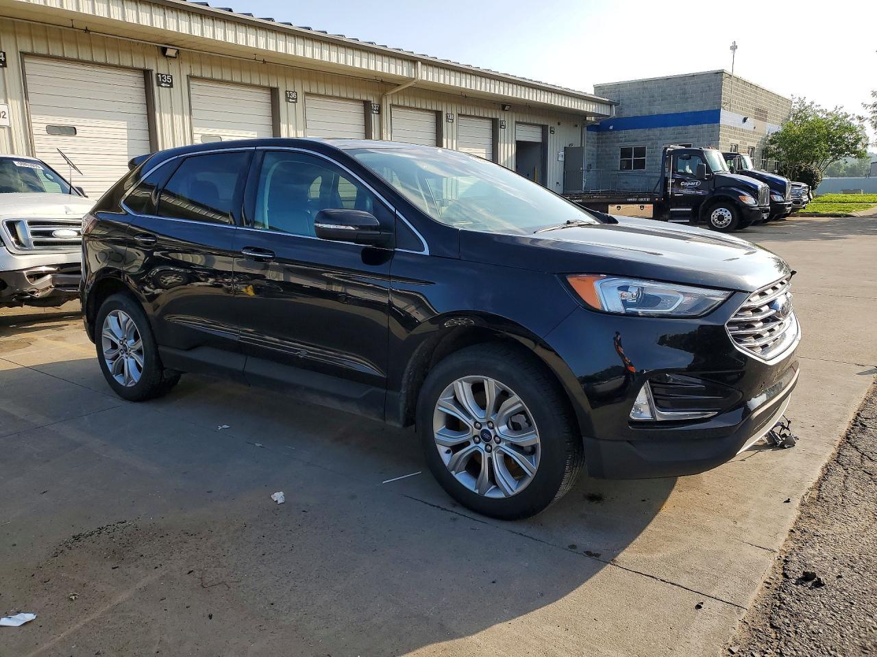 2021 Ford Edge Titanium - Фото 4