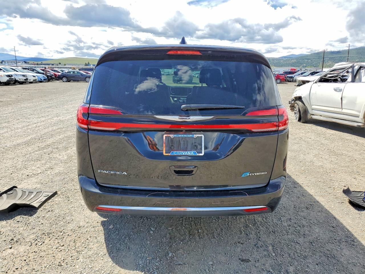 2022 Chrysler Pacifica Hybrid Touring L - Image 6